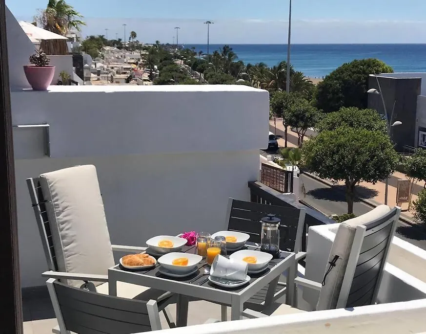 הקונטקטים של 21 Sol Beach